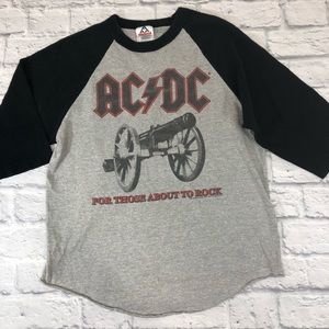 AC/DC T-shirt. 3-quarter sleeve. Gray & black Medium. Crew neck
